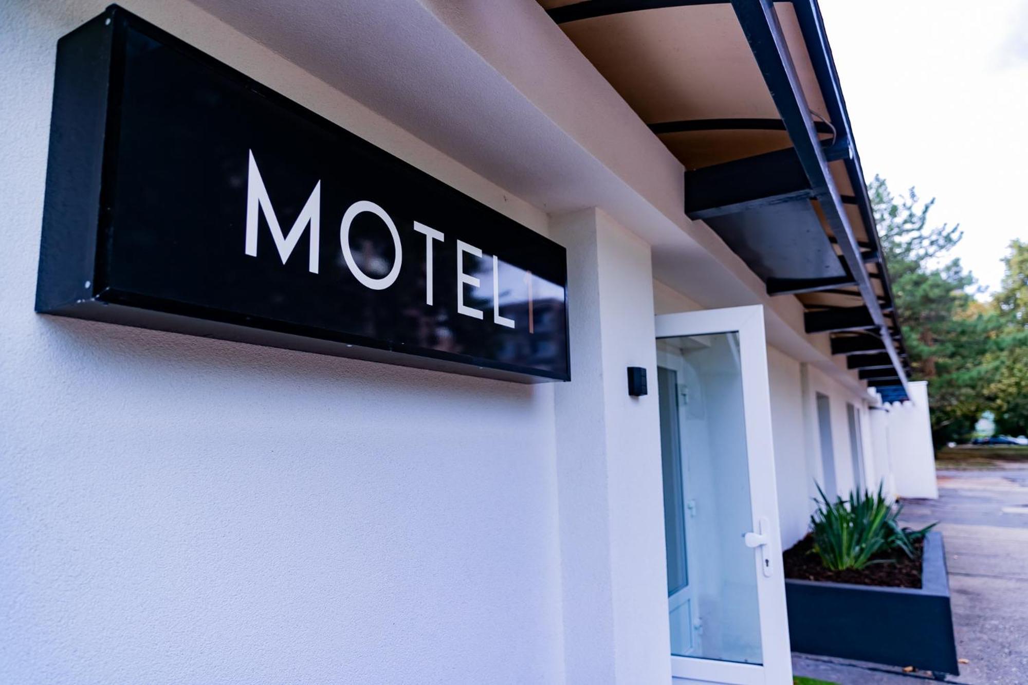 Motel1- A Megfizetheto Luxus! Dunaújváros Εξωτερικό φωτογραφία